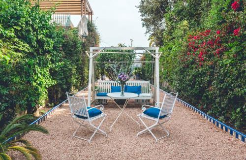 Caldes d'Estrac Villa | Casa Baulenas: Oceanfront Retreat with Pet-Friendly Perks