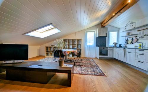 SantʼAntonino Apartment | Family-Friendly Casa Bea with Kitchen Amenities Awaiting You