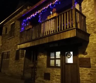 Manzanedo de Valdueza House | Family-Friendly Escape at Casa Bell - Rated 9.4/10