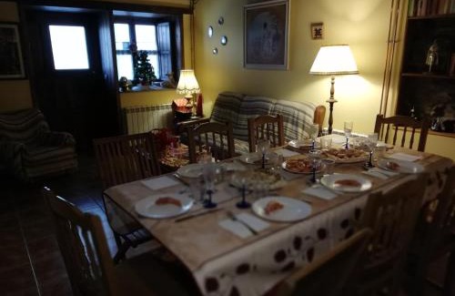 Manzanedo de Valdueza House | Family-Friendly Escape at Casa Bell - Rated 9.4/10