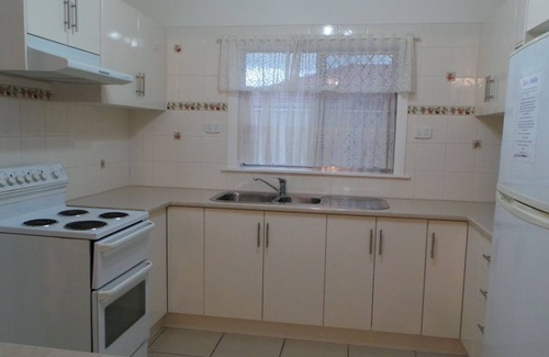 South Tamworth House | Cozy Casa Bella: Top-Rated Stay with Free Wi-Fi & Kitchen