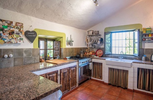 Alcaucin Villa | Escape to Casa Belmonte Alcaucín with Pool & Spa Amenities