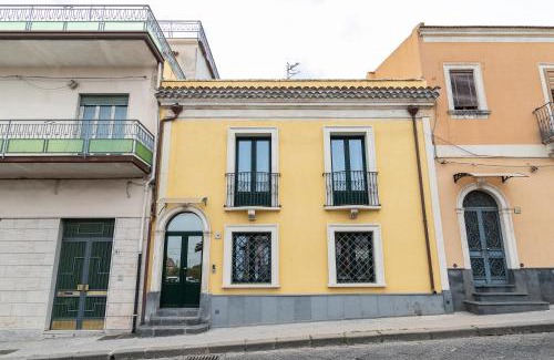 Piedimonte Etneo Apartment | Oceanfront Casa Belvedere: Guest Rated 9.4/10