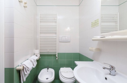 Pisa House | Discover Casa Betania: Family-Friendly Stay with Breakfast