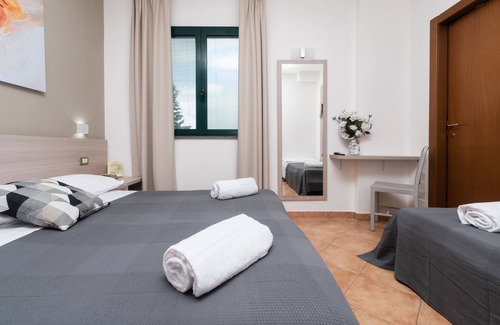 Pisa House | Discover Casa Betania: Family-Friendly Stay with Breakfast