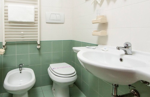 Pisa House | Discover Casa Betania: Family-Friendly Stay with Breakfast