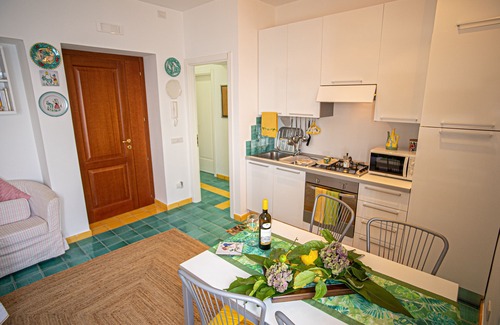 Ravello House | Casa Bianca: Top-Rated Apartment with Kitchen & Breakfast
