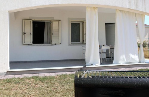Tancau Sul Mare Apartment | Pet-Friendly Casa Bianca Marea: 4-Star Excellence Awaits