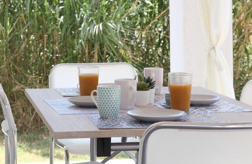 Tancau Sul Mare Apartment | Pet-Friendly Casa Bianca Marea: 4-Star Excellence Awaits