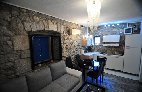 Milovcici House | Discover Casa Bianca: Nature and Relaxation Await