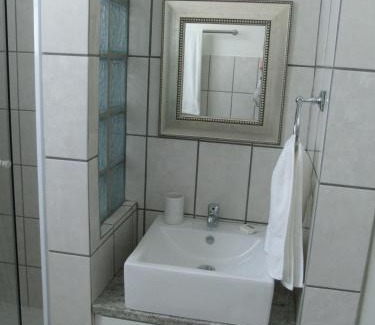Montagu Apartment | Pet-Friendly Escape at Casa Bianco - Guest Rated 9.5/10