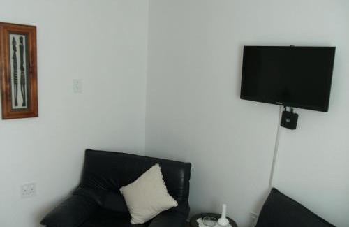 Montagu Apartment | Pet-Friendly Escape at Casa Bianco - Guest Rated 9.5/10