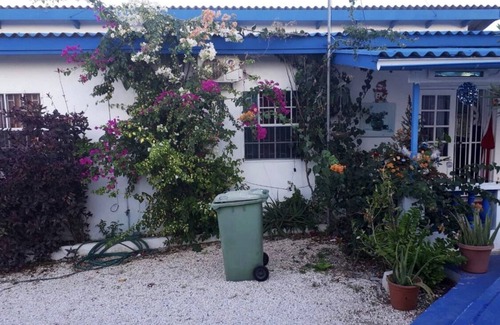 Willemstad House | Casa Bienvenida: Ocean View & Family-Friendly Near Beach
