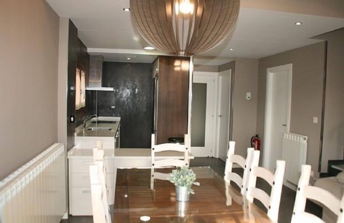 Gavin Cottage | Casa Biescas: Ideal Retreat for 7 with Scenic Views
