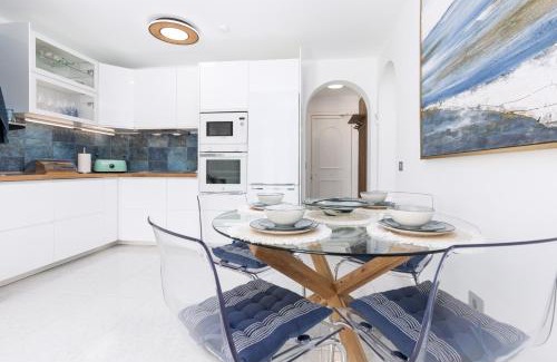 Bahia Calma Apartment | Inviting Casa Birke: Family-Friendly with Hot Tub Bliss