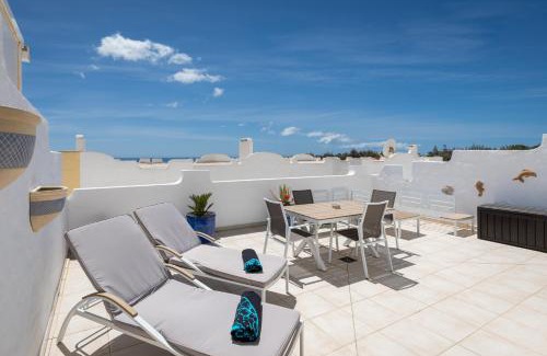 Bahia Calma Apartment | Inviting Casa Birke: Family-Friendly with Hot Tub Bliss