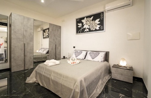 Taranto House | Beautiful Casa Birmano Suite with Ocean View and Hot Tub