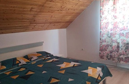 Viseu de Mijloc House | Budget-Friendly Retreat at Casa Bizau Awaits You