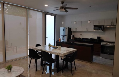 Merida Municipality House | Casa BJ37 Mérida Norte: Prime Location with Pool & Spa