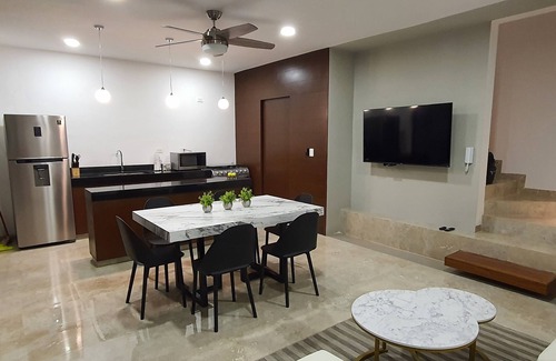 Merida Municipality House | Casa BJ37 Mérida Norte: Prime Location with Pool & Spa