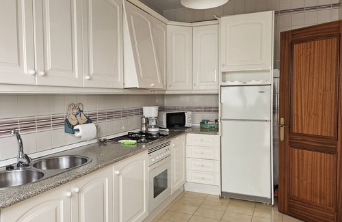 Sanlucar de Barrameda Apartment | Casa Blanca: Oceanfront Getaway with Free WiFi & Spa