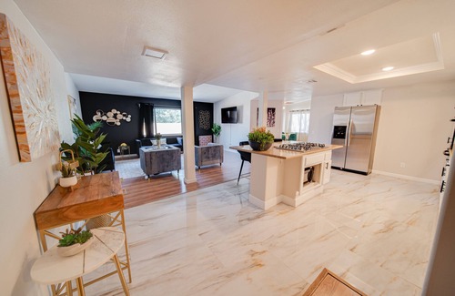 Banning House | Casa Blanca: Family-Friendly Stay with Game Room & Spa