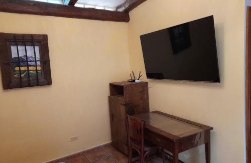 Alhama de Aragon House | Exceptional Casa Blanca: Pool and Spa for Your Retreat