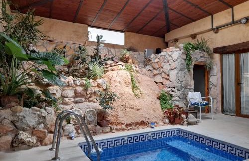 Alhama de Aragon House | Exceptional Casa Blanca: Pool and Spa for Your Retreat
