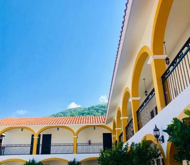 Jalpan de Serra Hotel | Budget-Friendly Casa Blanca Hotel with Breakfast Included