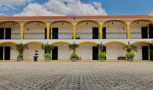 Jalpan de Serra Hotel | Budget-Friendly Casa Blanca Hotel with Breakfast Included