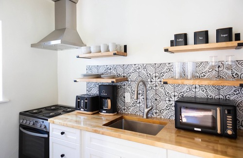 Montecito Cottage | Discover Casa Blanca Retreat: Beach-Ready Montecito Casitas