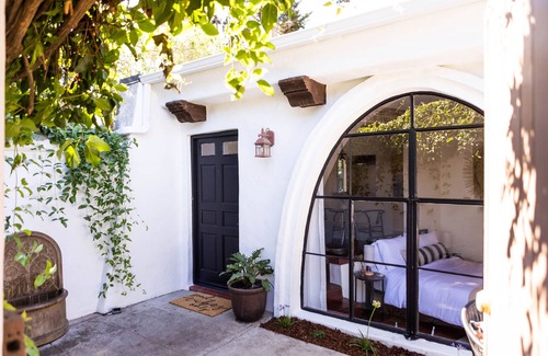 Montecito Cottage | Discover Casa Blanca Retreat: Beach-Ready Montecito Casitas