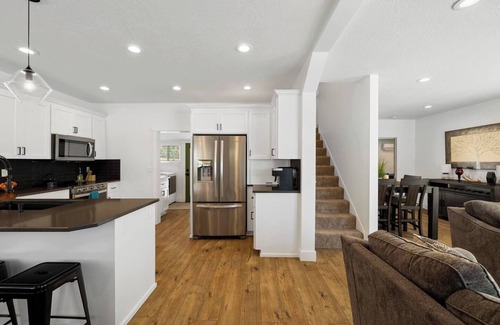 Garden District House | Casa Blanca - Ideal Spot Near Midtown & Downtown!