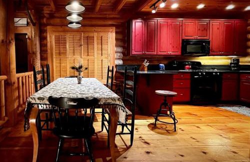 Walnut Mountain House | Discover Casa Bohemia: Poolside Retreat with Mountain Views