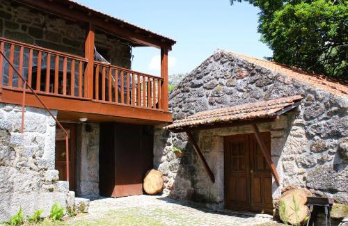 Melgaco House | Casa Boletus: Pet and Child Friendly Retreat with 9/10 Rating