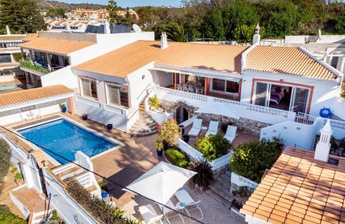 Praia da Luz Villa | Discover Casa Bom Porto: Oceanfront Retreat with Pool