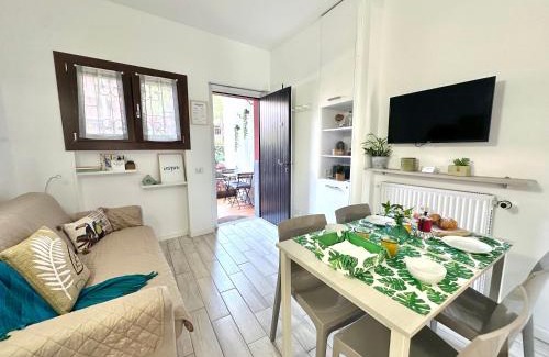 Desenzano del Garda Apartment | Casa Bonita: A Relaxing Oceanfront Getaway for Families