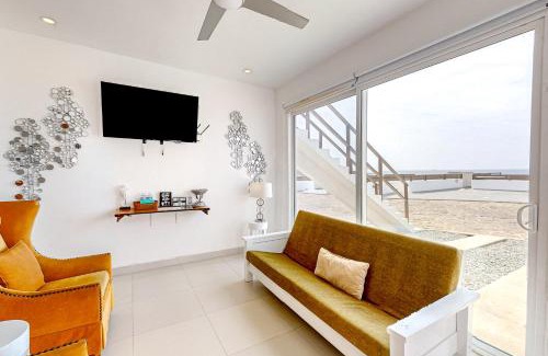 La Paloma House | Discover Casa Borgoña 40 - Family-Friendly Beach Retreat