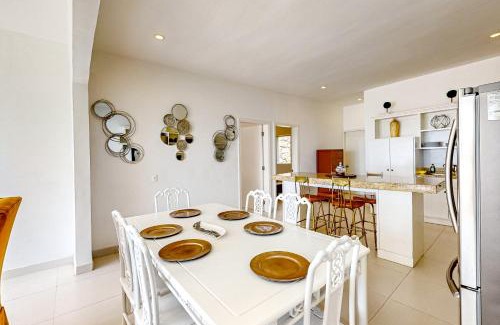 La Paloma House | Discover Casa Borgoña 40 - Family-Friendly Beach Retreat