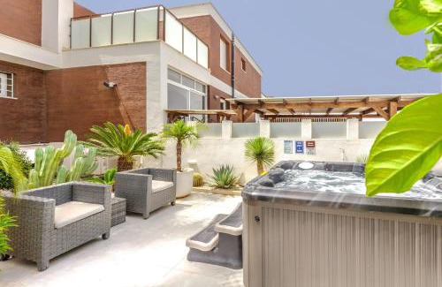 Puerto Marino Villa | Casa Bos: Relax by the Pool with a Soothing Jacuzzi