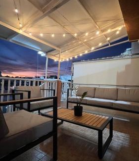 Lecherías House | Casa Bote Con Vista a Los Canales De Lecheria Con Muelle Privado