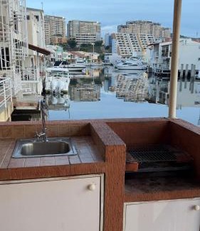 Lecherías House | Casa Bote Con Vista a Los Canales De Lecheria Con Muelle Privado