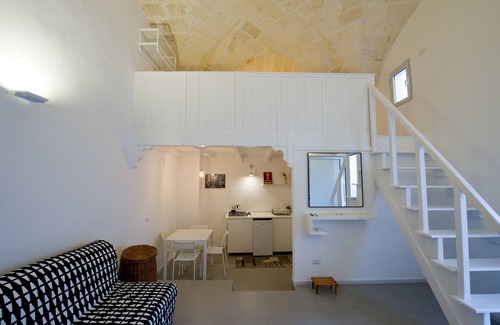Mesagne Apartment | Casa Bova Francy: Central Mesagne with Ocean Views & Breakfast