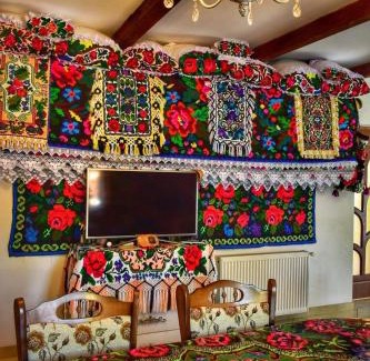 Breb House | Highly Rated Casa Bozai: Family-Friendly with Hot Tub