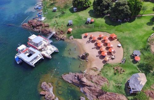 Piranhas House | Oceanfront CASA: Guest Rated 9.4, Family-Friendly Getaway