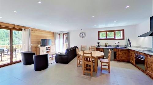 Aiguilles Ski Chalet | Family-Friendly CASA-Bruno Chalet in Beautiful Queyras