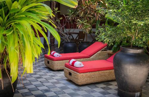 Granada Bed & Breakfast | Top-Rated Casa Bubu Guest House with Pool & Breakfast