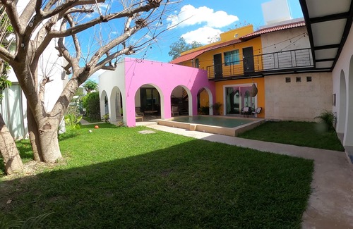 Xcumpich House | CASA BUGAMBILIAS: Ideal 12-Bedroom Retreat in Mérida