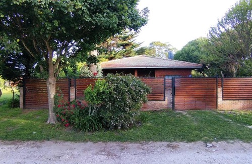 Las Colinas de Peralta Ramos House | Casa Bustamante Barrio ALFAR para 8 personas