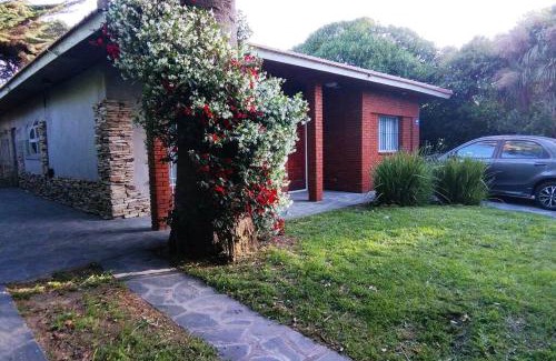 Las Colinas de Peralta Ramos House | Casa Bustamante Barrio ALFAR para 8 personas